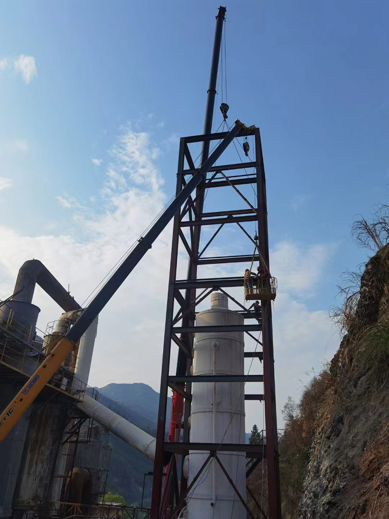 硫酸厂 16吨配合100吨环保建设吊装.jpg